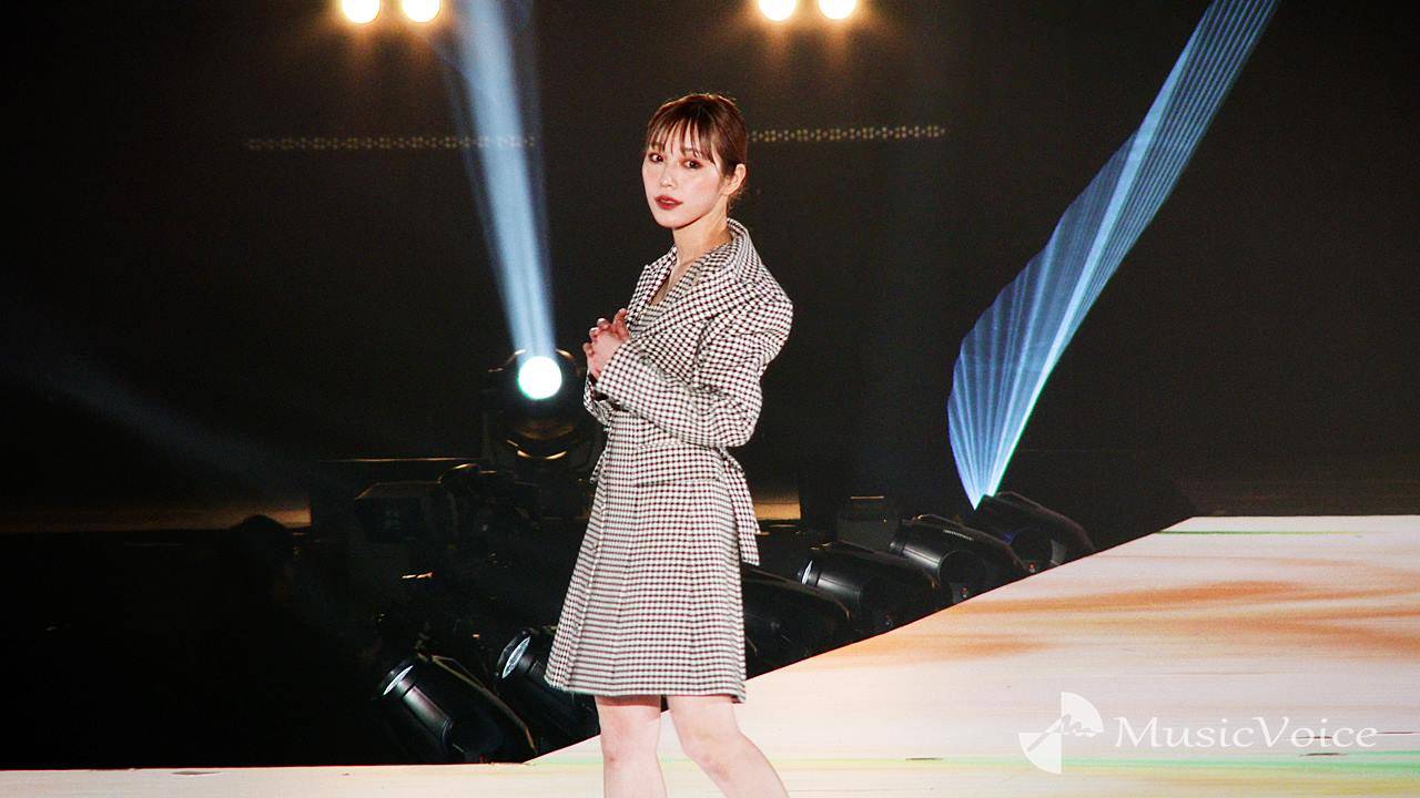 古川優香、おとなっぽコーデでランウェイ　美デコルテもチラ見せ「可愛え」