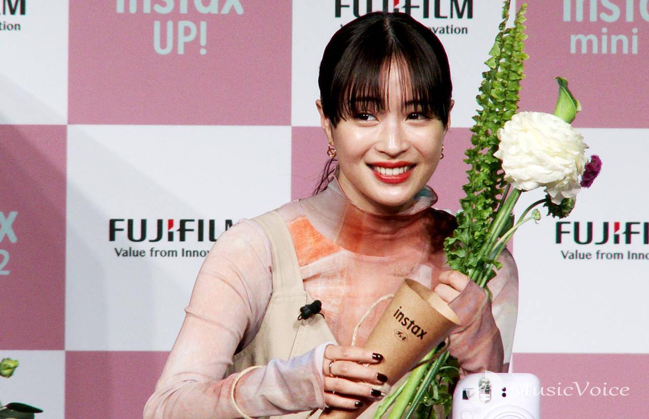 広瀬すず、初のブーケ作りもうまくいかず…「ごめんなさ～い」