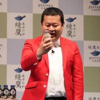 ともしげ「綾鷹カフェ」新製品発表会