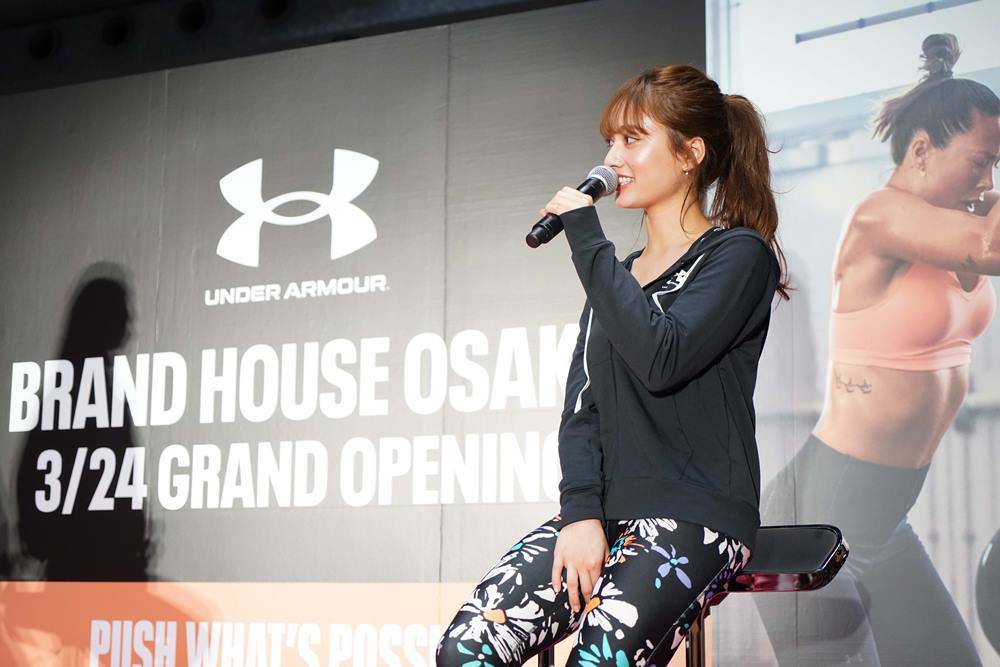 谷まりあ、トレーニングウェア姿を披露「ラインもちゃんと出てくれる」