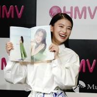 出口夏希、初写真集　くびれ作りも食欲に勝てず…「途中から健康的な体を目指しました！」