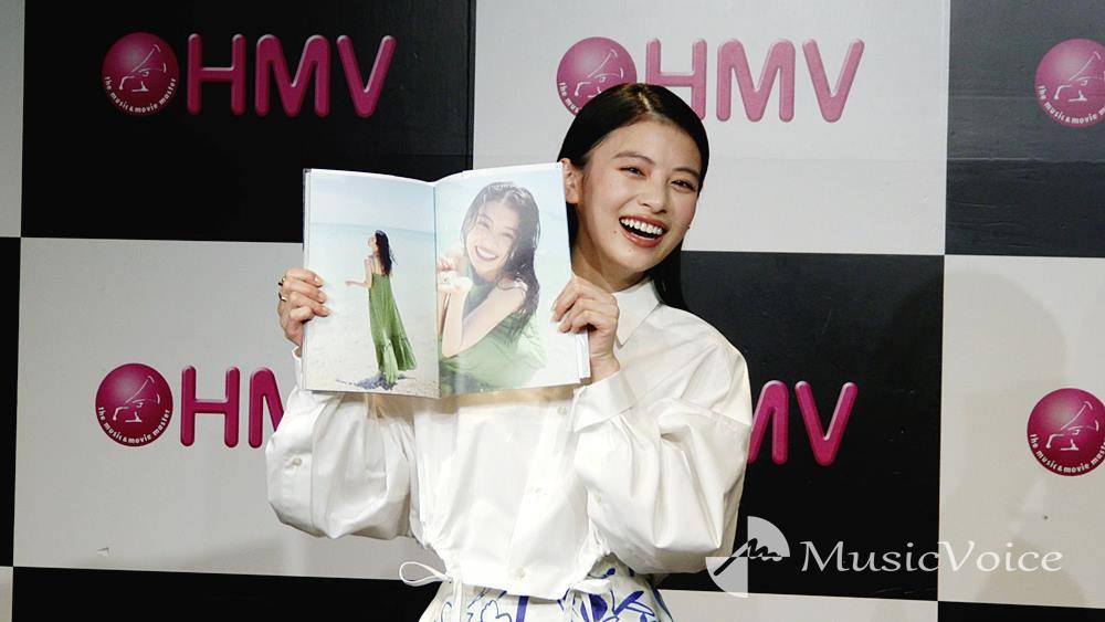 出口夏希、初写真集　くびれ作りも食欲に勝てず…「途中から健康的な体を目指しました！」