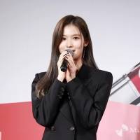 TWICE・SANA、女子会おススメのYSLリップは15番のピンク