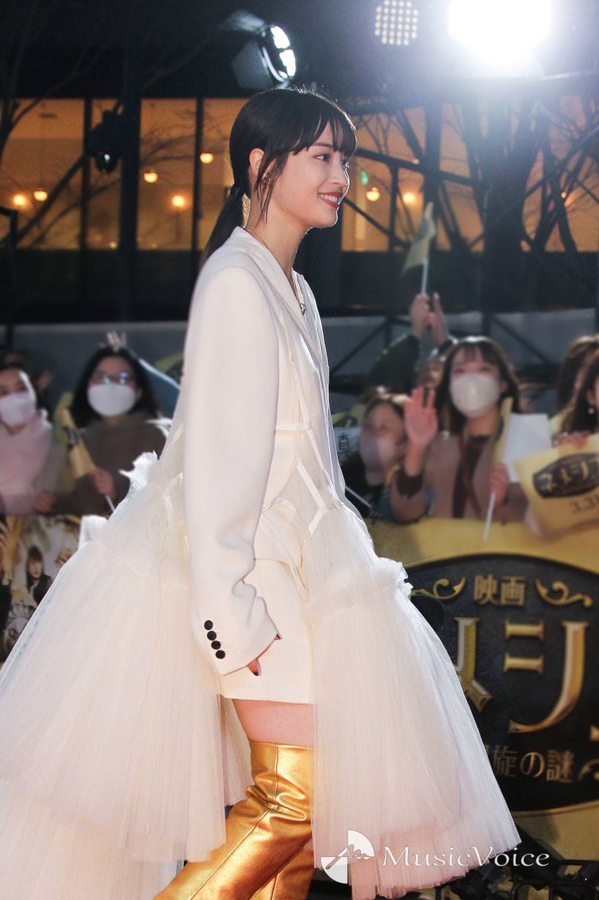 広瀬すず、白い衣装からのぞく「絶対領域」　主演作スケールアップに「ドキドキ」
