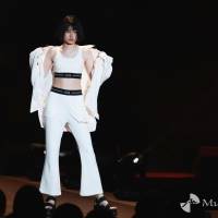 アリアナさくら、美ウエストを大胆に