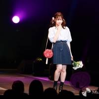 石川翔鈴、デニムスカートでランウェイ