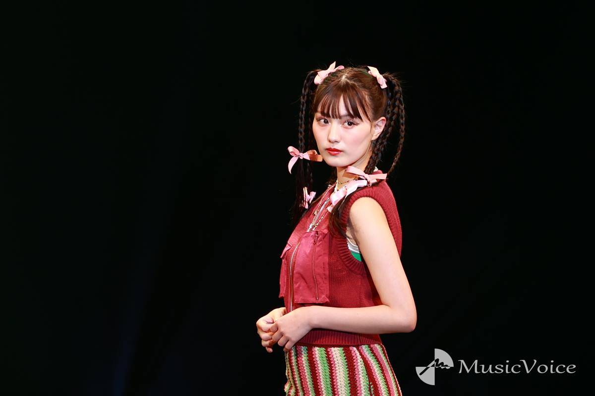 鶴嶋乃愛、こなれレイヤードでオシャレ感満載