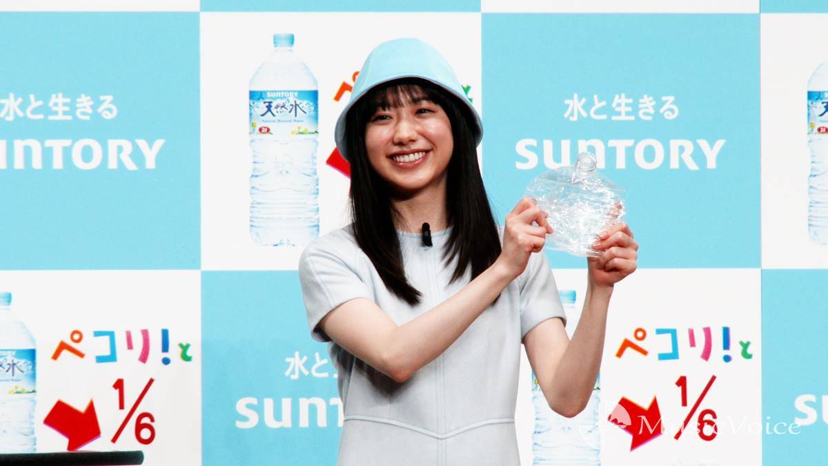 芦田愛菜、ペットボトルをぺこり　手際の良さを褒められ「うふふ」