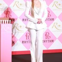 浜崎あゆみ 春らしい白のセットアップ