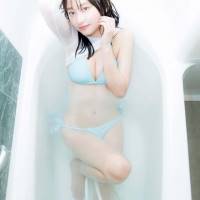 日向坂46影山優佳、バスタブ水着カット公開