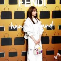 川口春奈 抜け感ホワイトコーデ