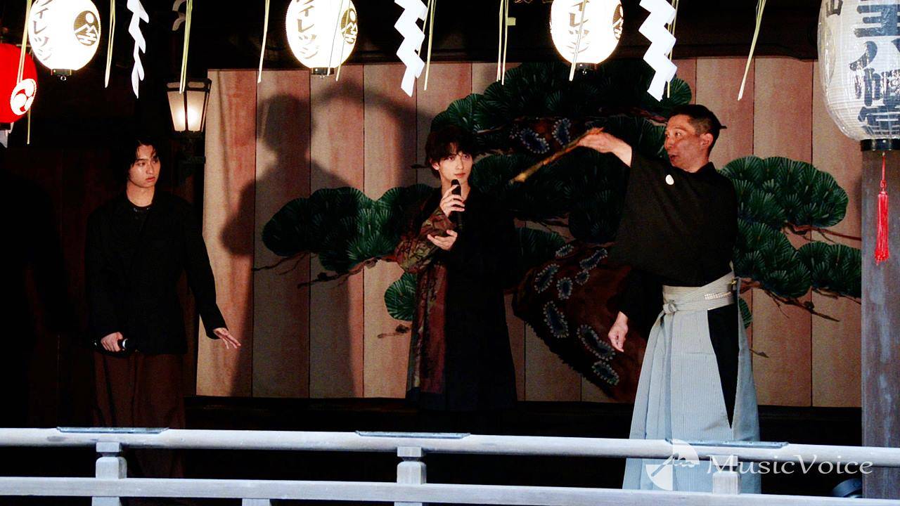 横浜流星＆奥平大兼、雨の中の舞台挨拶　芝居の原点「能」に触れて「良かった」