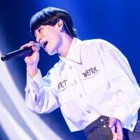 UVERworld、“VSシリーズ”横浜アリーナでBiSH、ヒゲダン小笹大輔と共演