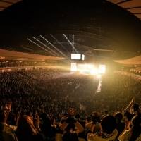 UVERworld、“VSシリーズ”横浜アリーナでBiSH、ヒゲダン小笹大輔と共演
