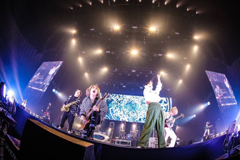 UVERworld、“VSシリーズ”横浜アリーナでBiSH、ヒゲダン小笹大輔と共演