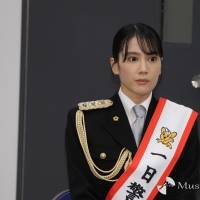 山本千尋、制服姿で剣技披露