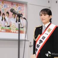 山本千尋、制服姿で剣技披露
