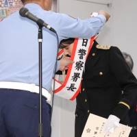 山本千尋、制服姿で剣技披露