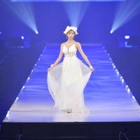 明日花キララ「SAPPORO COLLECTION 2023 S/S」
