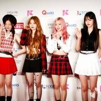 STAYC、ミニスカ衣装で美脚見せ　キュートさあふれる