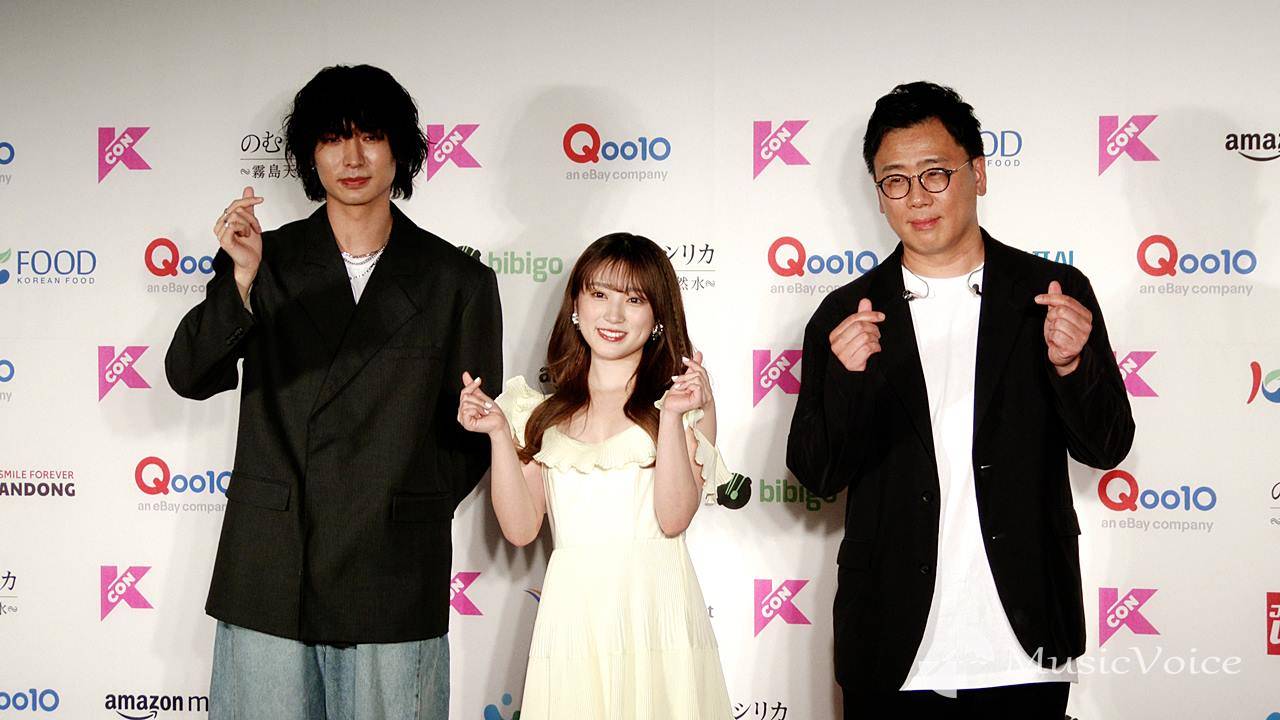 矢吹奈子はロングワンピ、PENTAGON・YUTOはジャケット姿　古家正亨とレッドカーペット