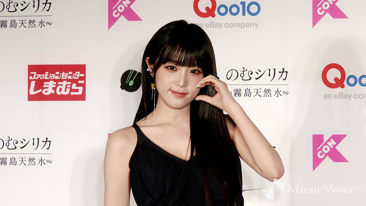 IZ*ONE出身イェナ、キャミドレスで美脚見せ　ピースサインで愛嬌たっぷり
