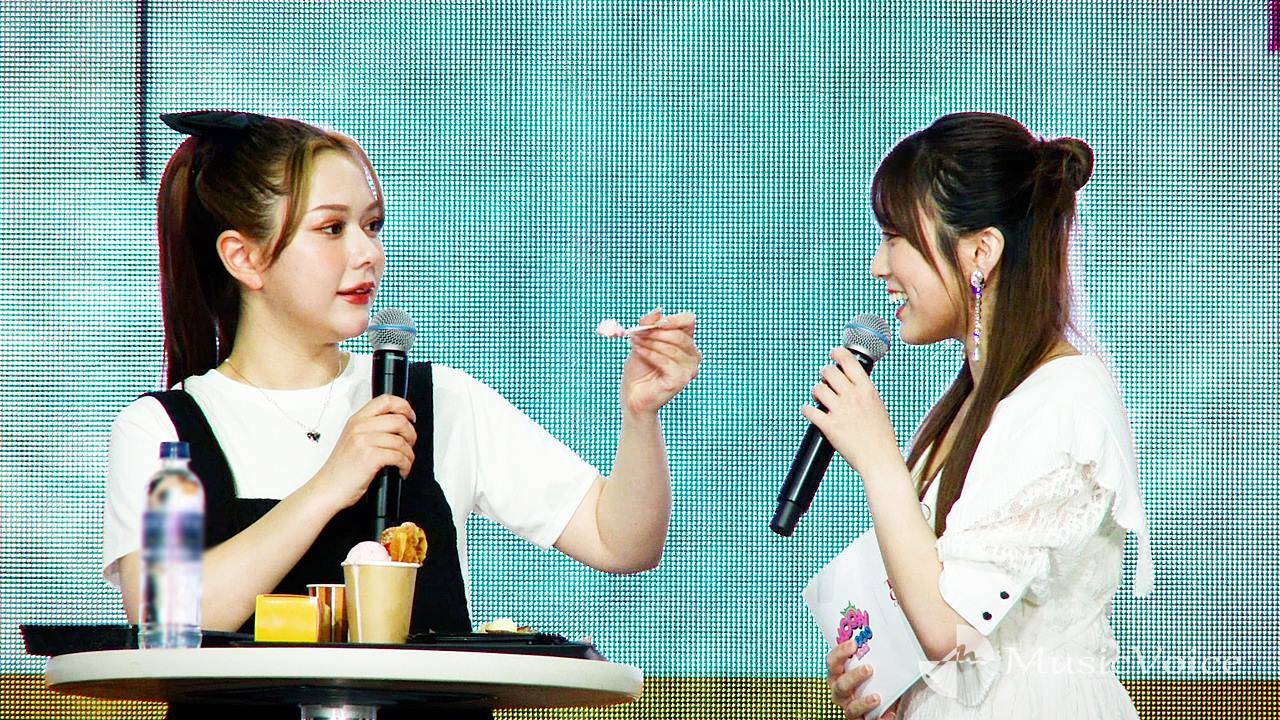村重杏奈、矢吹奈子にスイーツ「あ～ん」　ウンチェ愛も爆発「同じ空気吸えるだけで幸せ」