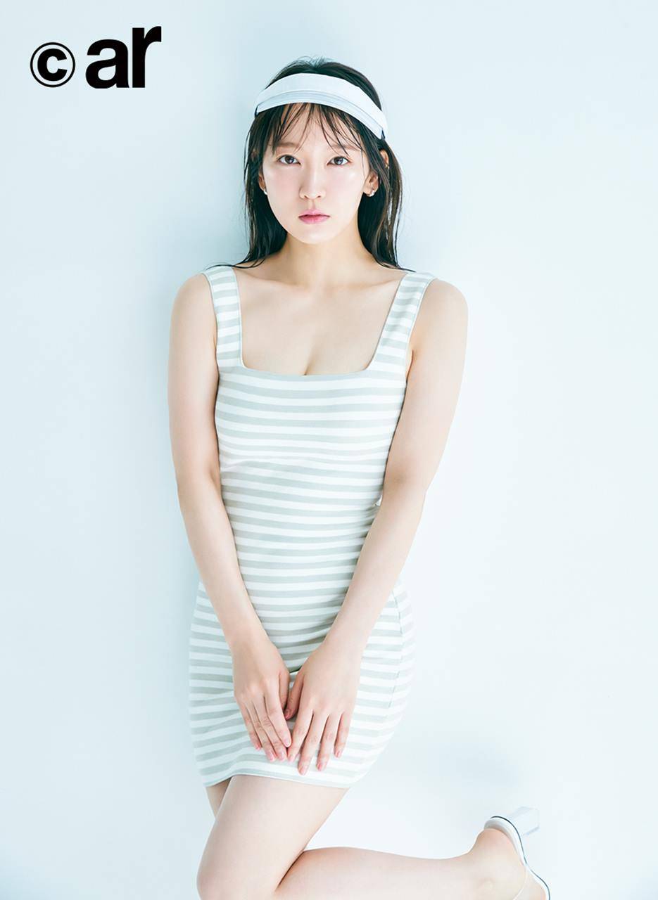 吉岡里帆、ミニワンピ姿でもっちり美ボディ　美肌際立つ接写やバニー姿も