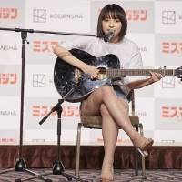 一ノ瀬瑠菜、埼玉出身16歳　ギター弾き語りでアピール