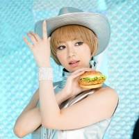 池田エライザ、平成ファッション着こなし