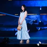 生駒里奈：Rakuten GirlsAward 2023 S/S
