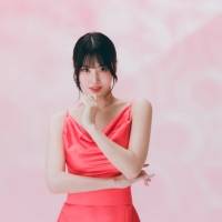 TWICE・MOMO、WEB限定新CMが公開　愛犬とたわむれる微笑ましい一面を披露