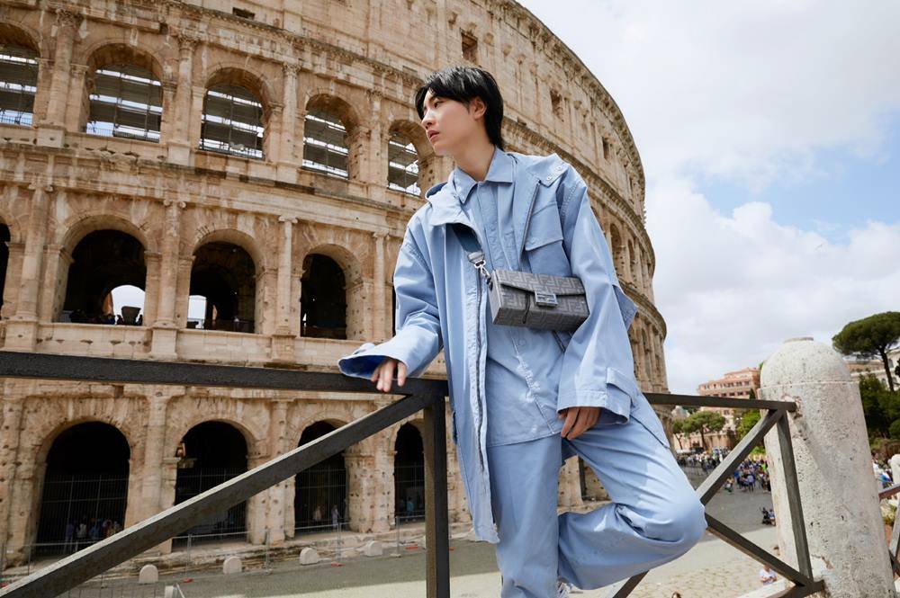 桜田通、ローマを旅する　壮大なイタリア文明宮に「すごく圧倒されました」