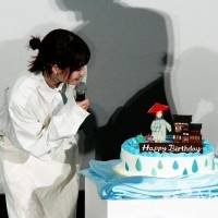 広瀬すず、一足早い誕生日ケーキ　まもなく25歳　最近は健康志向「腹八分目を覚えた」