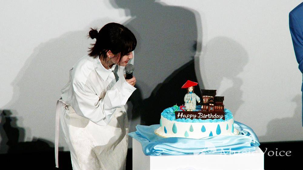 広瀬すず、一足早い誕生日ケーキ　まもなく25歳　最近は健康志向「腹八分目を覚えた」