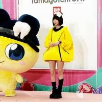 あのちゃん、まめっち衣装で登場　すらり美脚　特別ケーキ＆似顔絵ポスターに大興奮