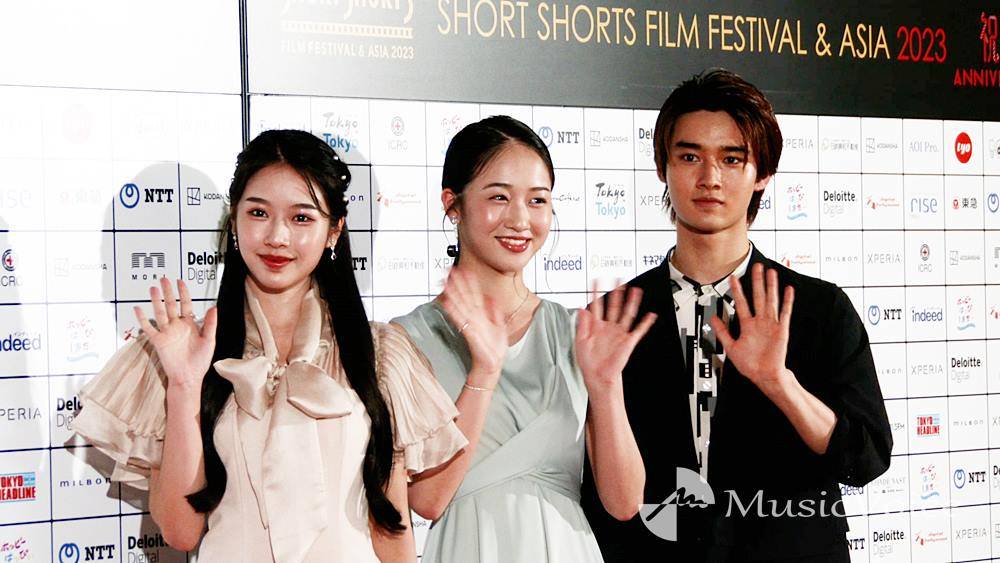 藤岡弘、子供　美形三兄妹「愛・真威人・天音」がレッドカーペット