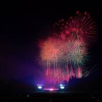 ディズニーミュージックと12000発の花火が夜空を彩る「Disney Music & Fireworks」初日レポート