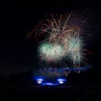 ディズニーミュージックと12000発の花火が夜空を彩る「Disney Music & Fireworks」初日レポート