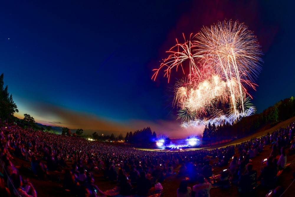 ディズニーミュージック＆12000発の花火が夜空を彩る「Disney Music & Fireworks」初日レポート