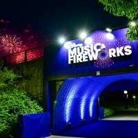 ディズニーミュージックと12000発の花火が夜空を彩る「Disney Music & Fireworks」初日レポート
