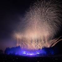 ディズニーミュージックと12000発の花火が夜空を彩る「Disney Music & Fireworks」初日レポート