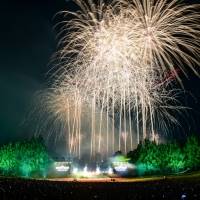 ディズニーミュージックと12000発の花火が夜空を彩る「Disney Music & Fireworks」初日レポート