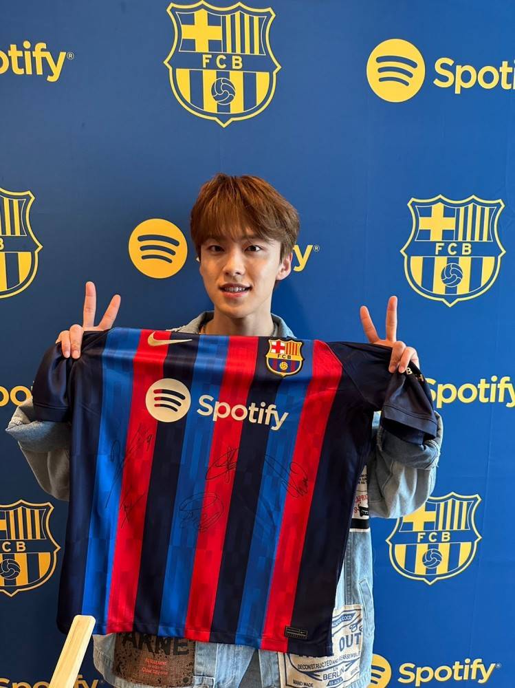 JO1河野純喜、FCバルセロナ公式SNSに突如現る　世界のスター選手と一緒に“Go to the TOP!”