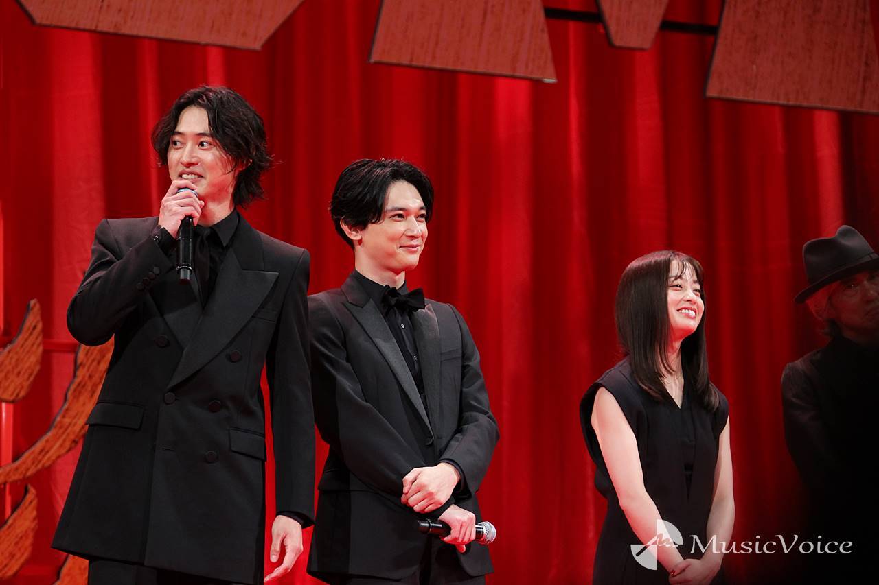 山﨑賢人、“尾兄弟”岡山天音＆三浦貴大と相思相愛「大好き！」