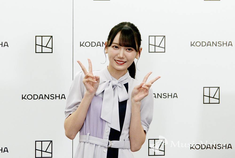 ≠ME鈴木瞳美、初写真集で初水着「くびれを褒めてもらいました！」