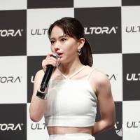 山本舞香「腹筋」に自信、身長155cm・理想ボディの作り方
