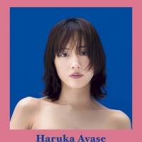 綾瀬はるか、美デコルテ披露　『with』で「愛される理由」全方位から紐解く