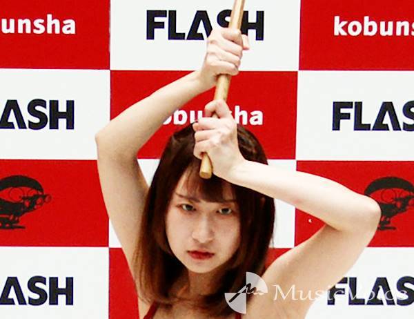 さよ、水着姿で迫力の殺陣を披露「ミスFLASH2024」