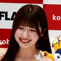 由利美桜、水着姿で手遊び歌「甘えたい時は私にお任せ！」